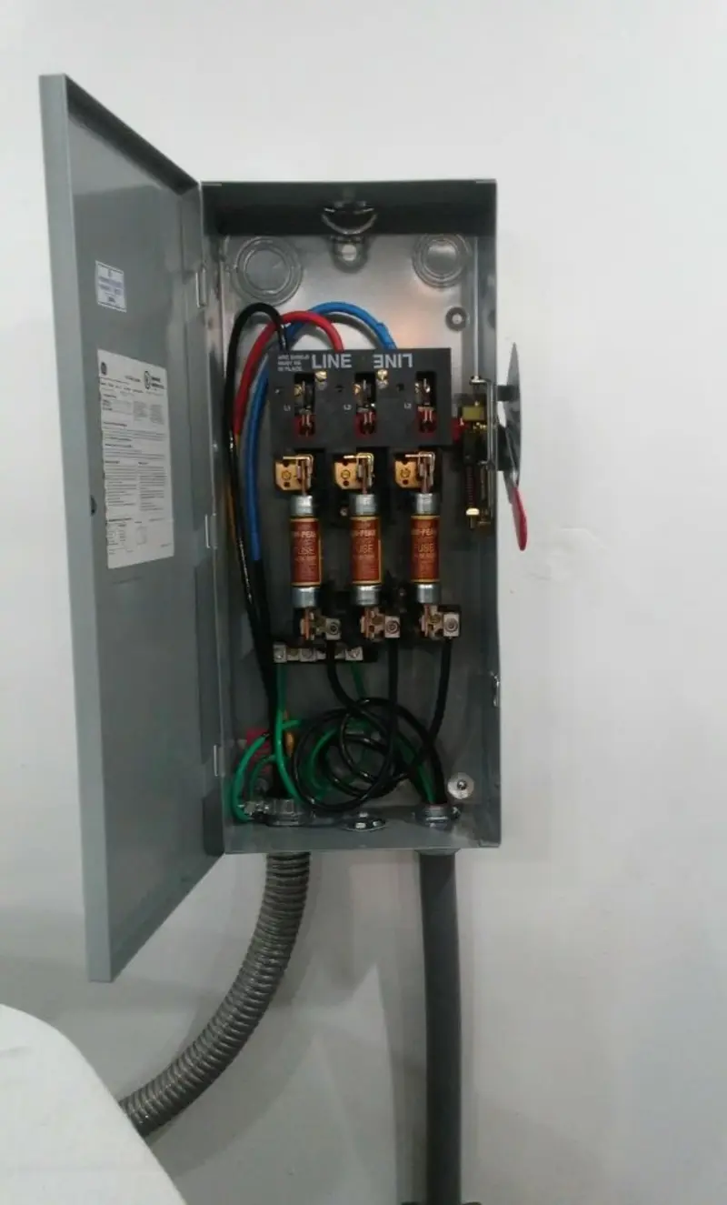Three-phase disconnect switch installed for Smoke Detector Installation in Prattville
